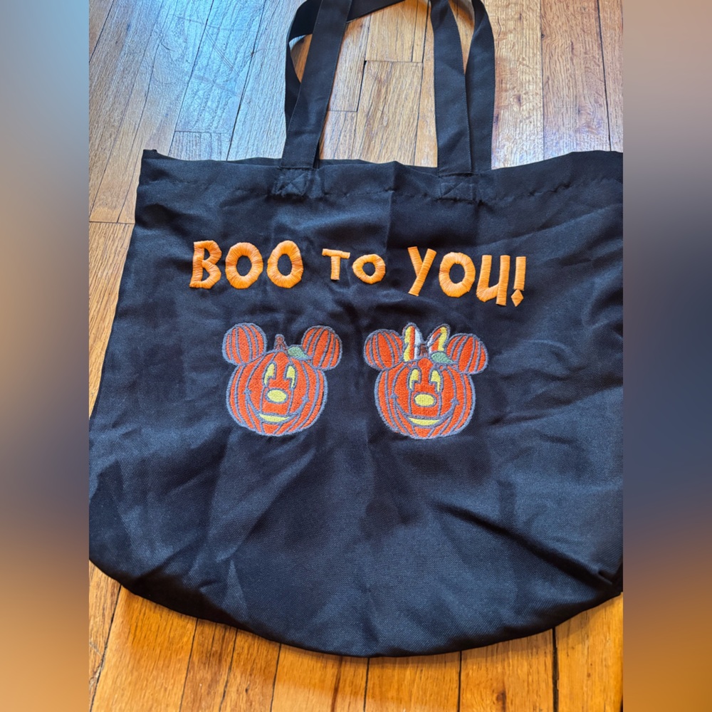 Disney Mickey and Minnie pumpkin jack-o’-lantern Halloween tote glow-in-the-dark